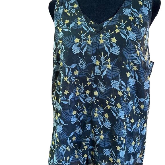 Cabi women’s size M sleeveless blouse - Picture 2 of 9